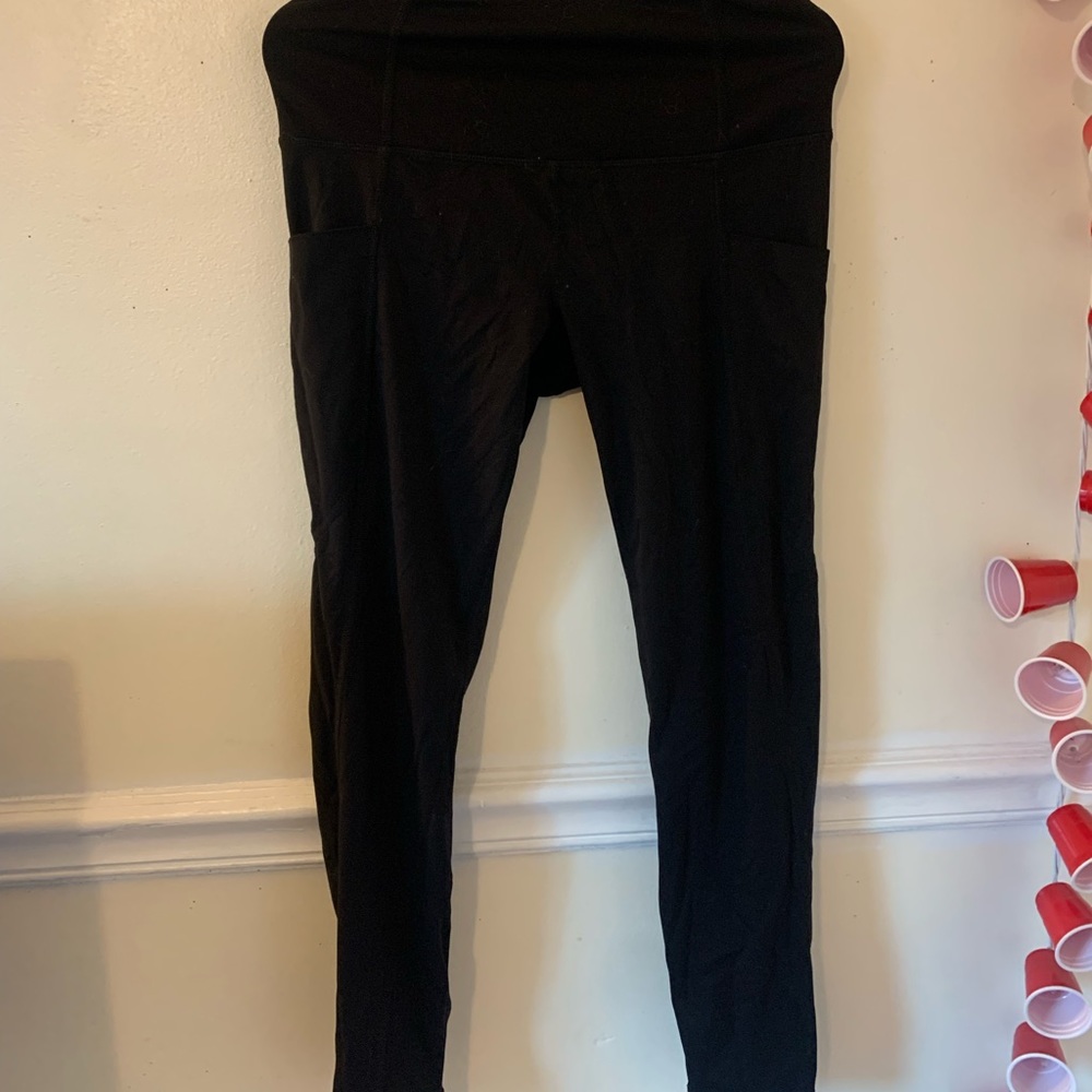 Plain black leggings with two pockets